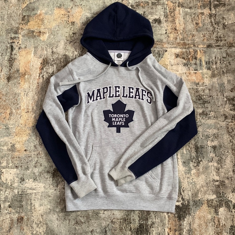 Maple Leafs Hoodie Size Men’s Small